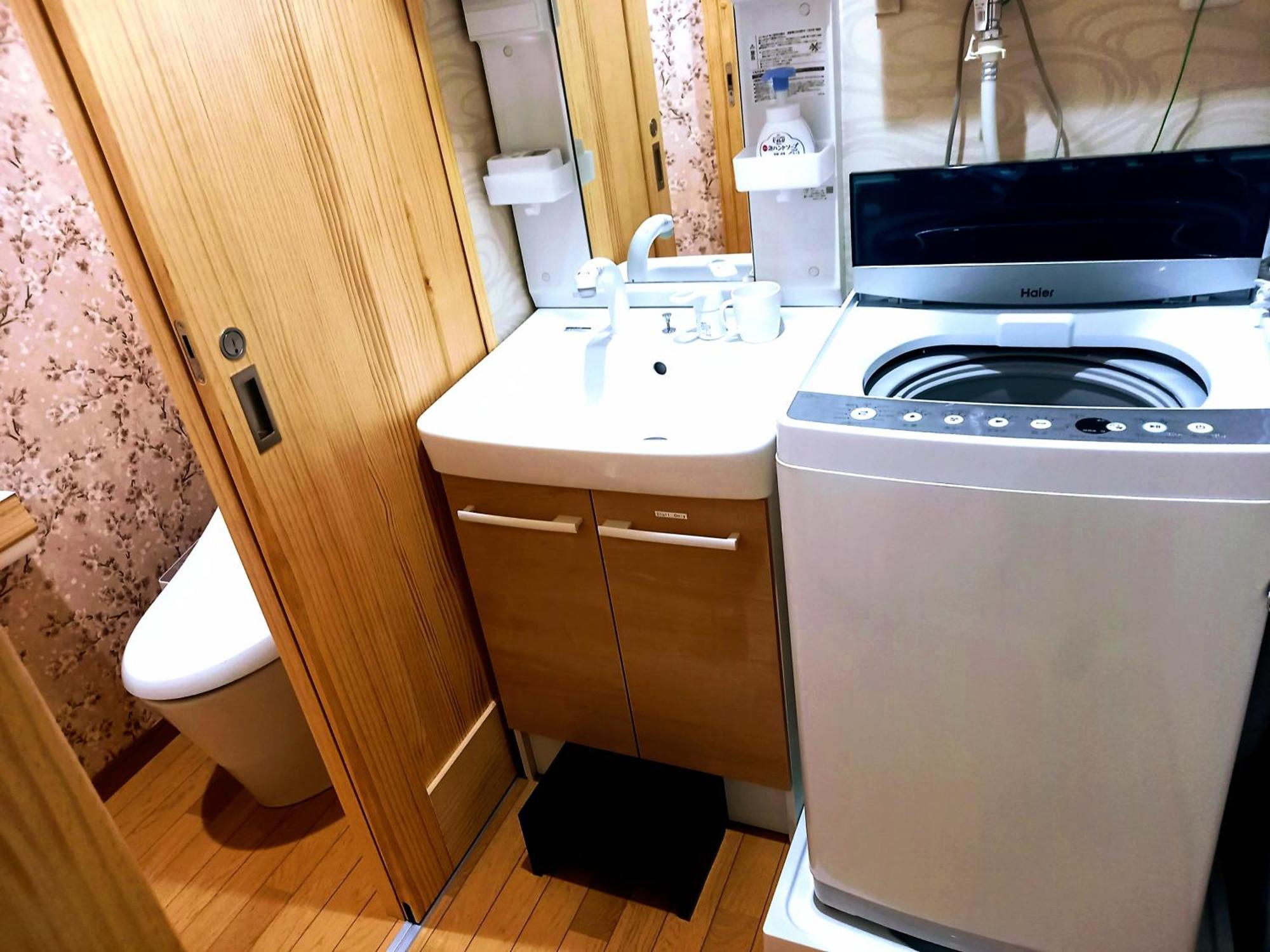 Izawa In Osaka, 23 Minutes From Universal Japan, Renting 1 Building For 4 People, 7 Minutes From Asashiobashi Station Ōsaka